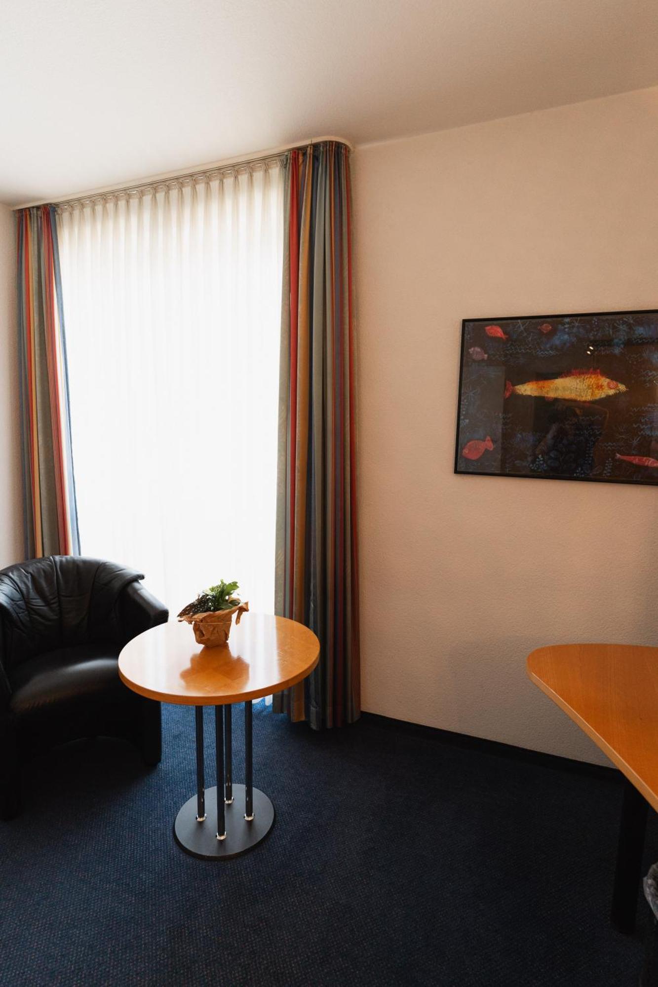 Hotel Am Weiher แอร์เคอเลนซ์ ภายนอก รูปภาพ