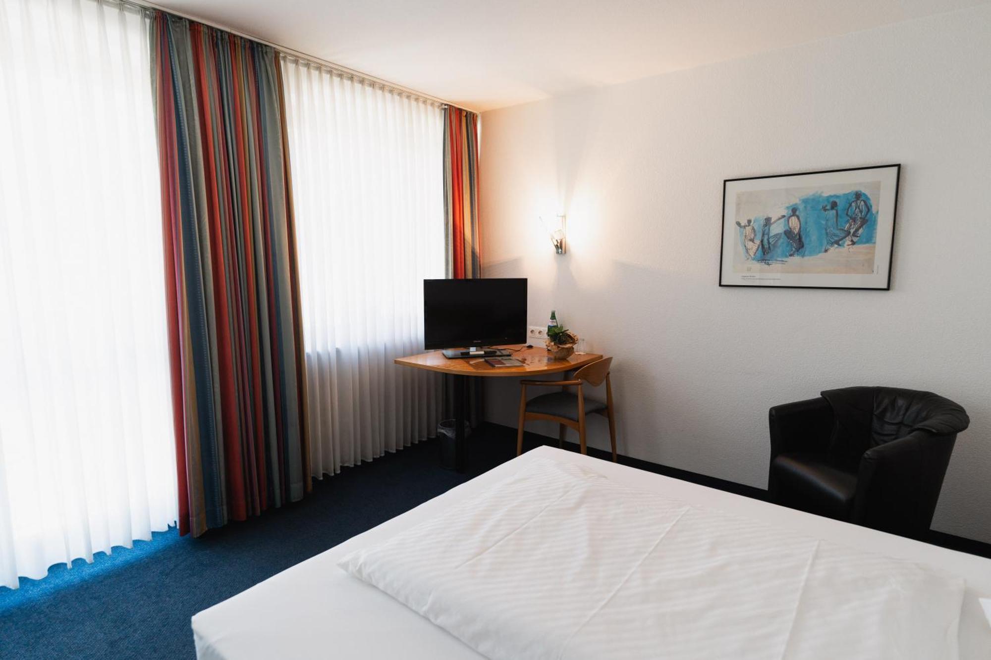 Hotel Am Weiher แอร์เคอเลนซ์ ภายนอก รูปภาพ
