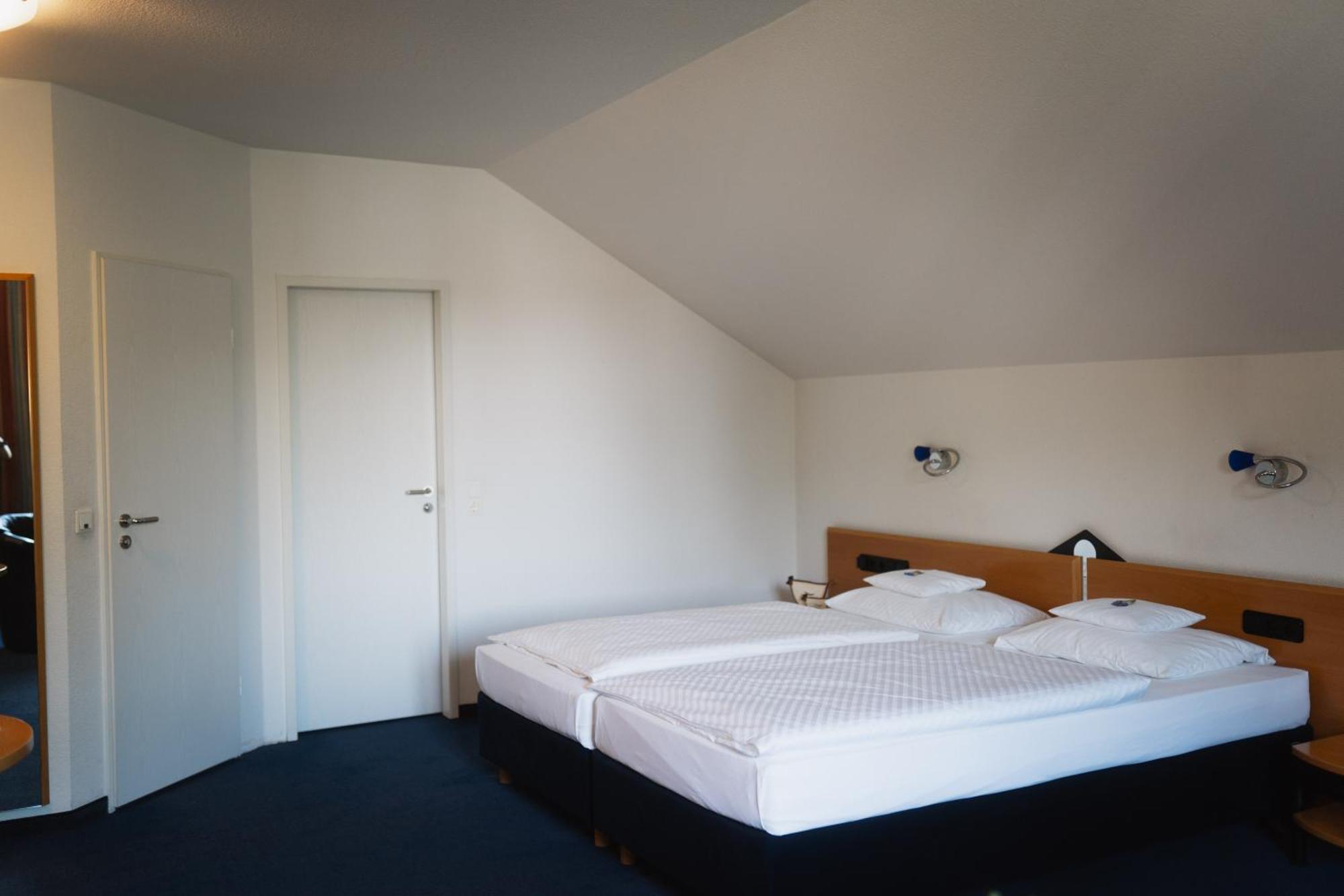 Hotel Am Weiher แอร์เคอเลนซ์ ภายนอก รูปภาพ