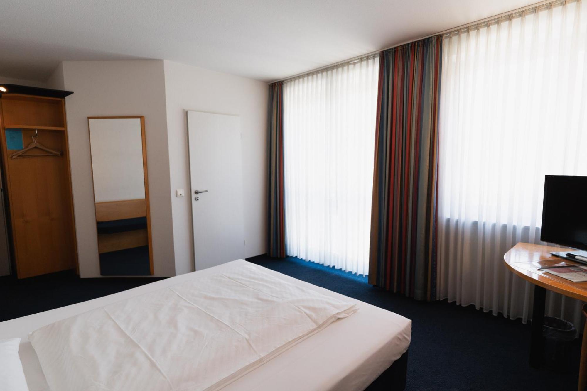 Hotel Am Weiher แอร์เคอเลนซ์ ภายนอก รูปภาพ